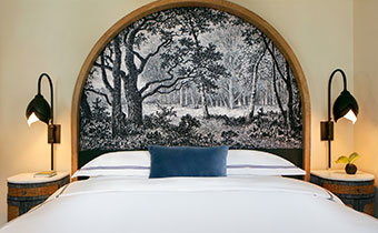 king bed guest room
